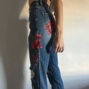 ROSE EMBROIDERED DENIM